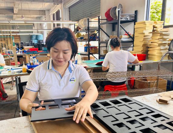 Jewelry tray production