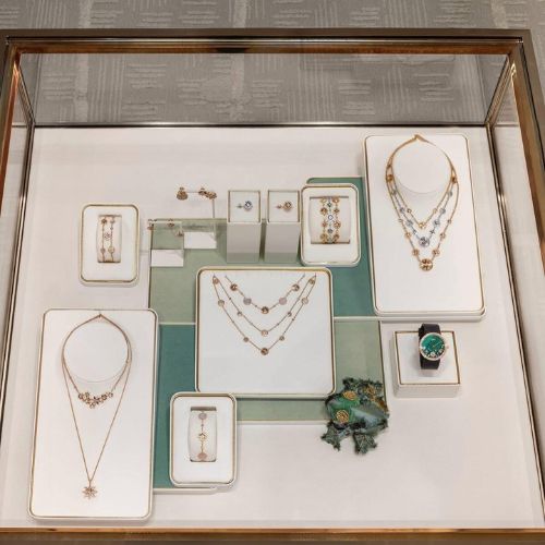 Custom jewlery display
