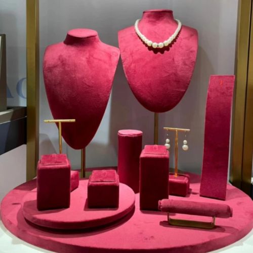 Velvet jewelry display