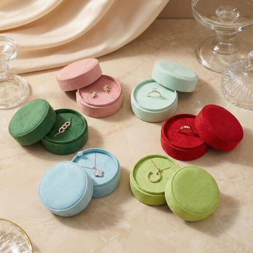 Round velvet box
