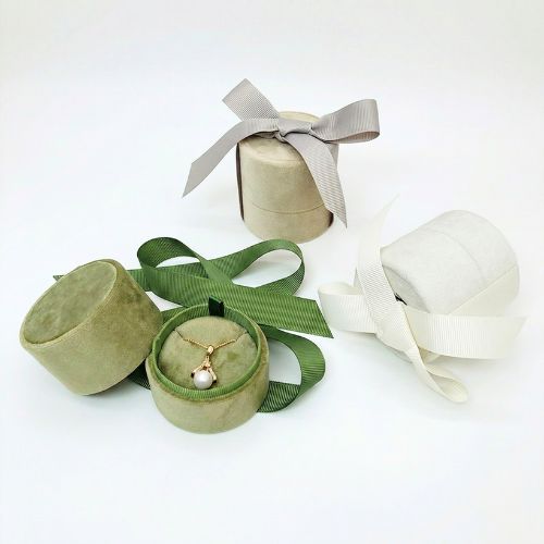 Velvet box with ribbon