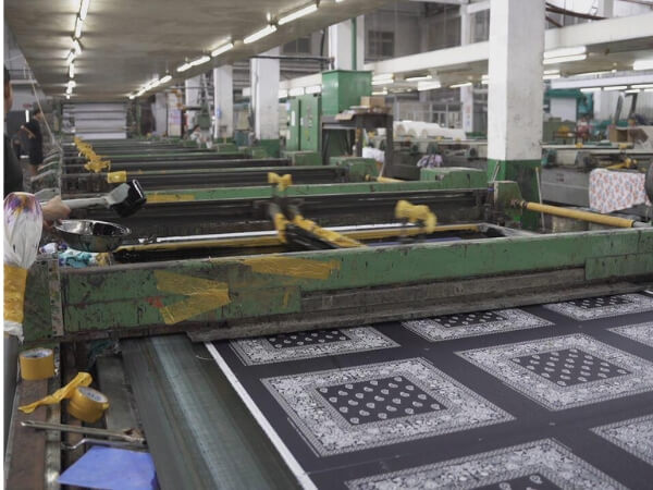 Reacting print dog bandana